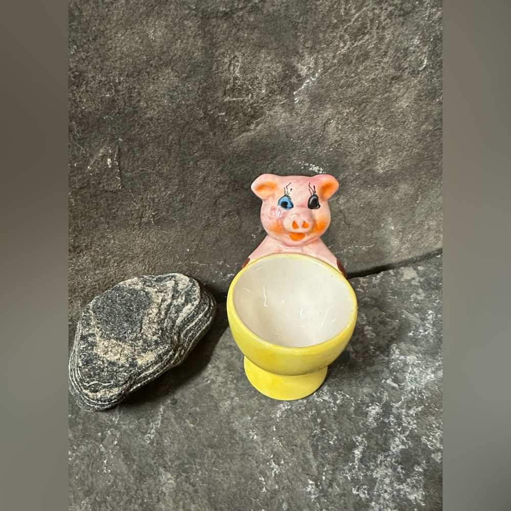 Little Piggy  Egg Cup - Picture 3 of 11